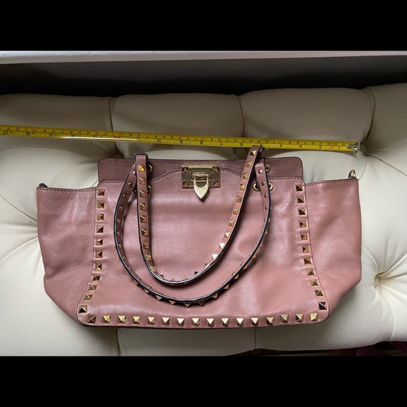 Valentino small tote, excellent used condition. Taupe with slight pink hue color - Picture 5 of 6